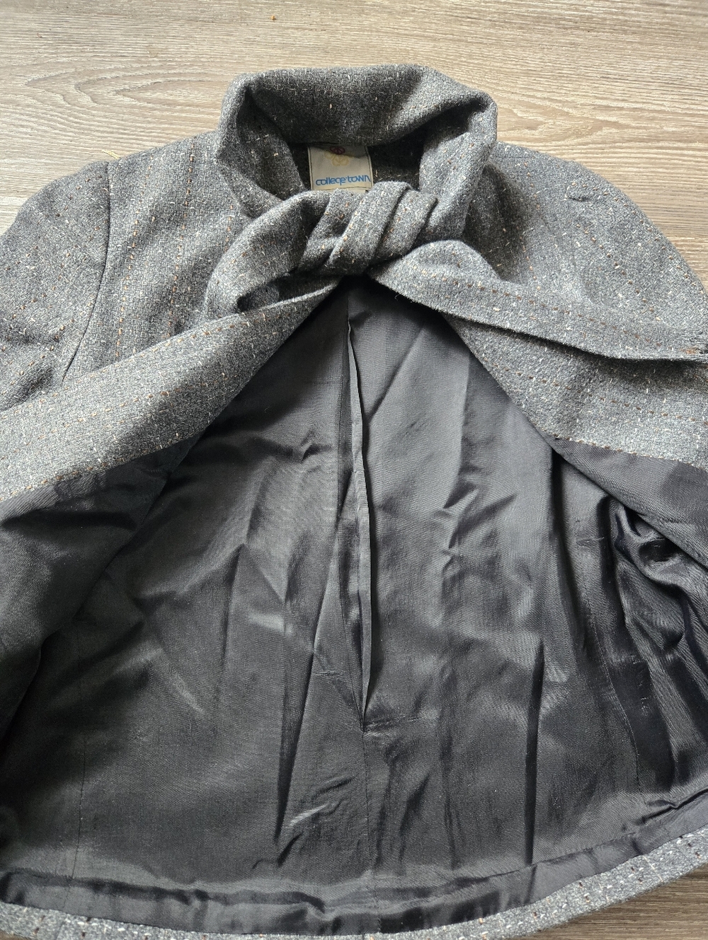 Vintage 1970s/80s College-Town Scarf-Tie Wool Blend Blazer - Picture 5 of 10